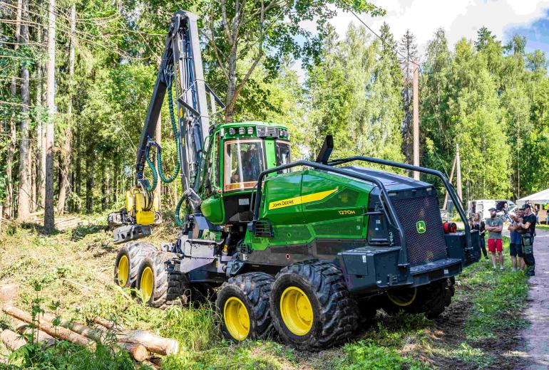 Intrac tutvustas uut John Deere H-seeria harvesteri