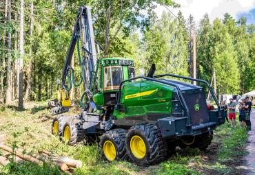 Intrac tutvustas uut John Deere H-seeria harvesteri