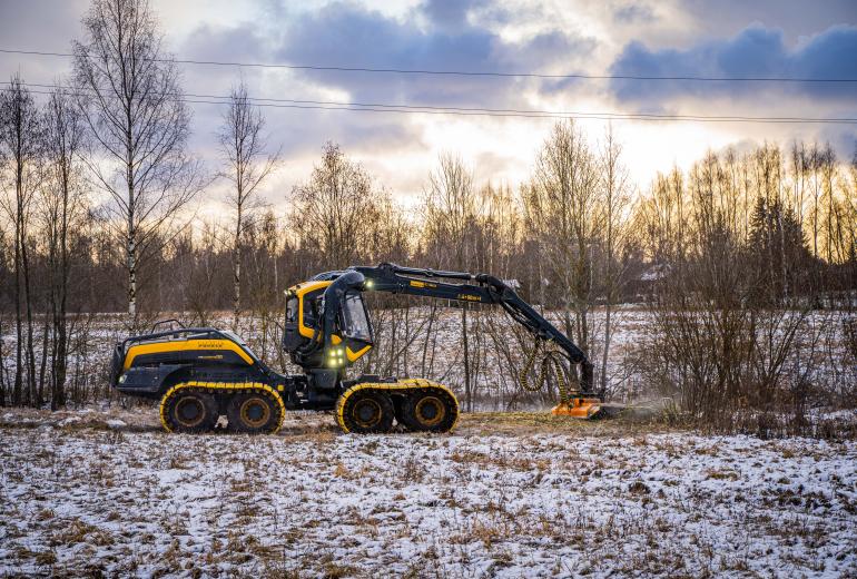 Baltic Agro Machinery esitles elektriliinikoridoride hoolduseks mõeldud Ponsse harvesteri