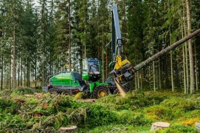 Intrac tutvustab uut John Deere H-seeria harvesteri