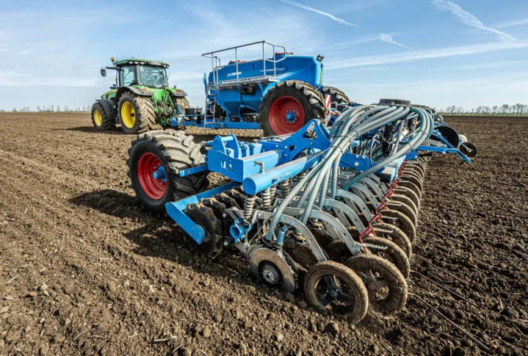 Lemken valmistas suurfarmidele 12-meetrise Solitair ST