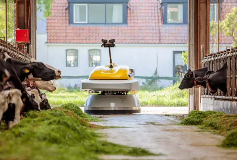 Lely pakub suurtele piimafarmidele uut söödarobotit